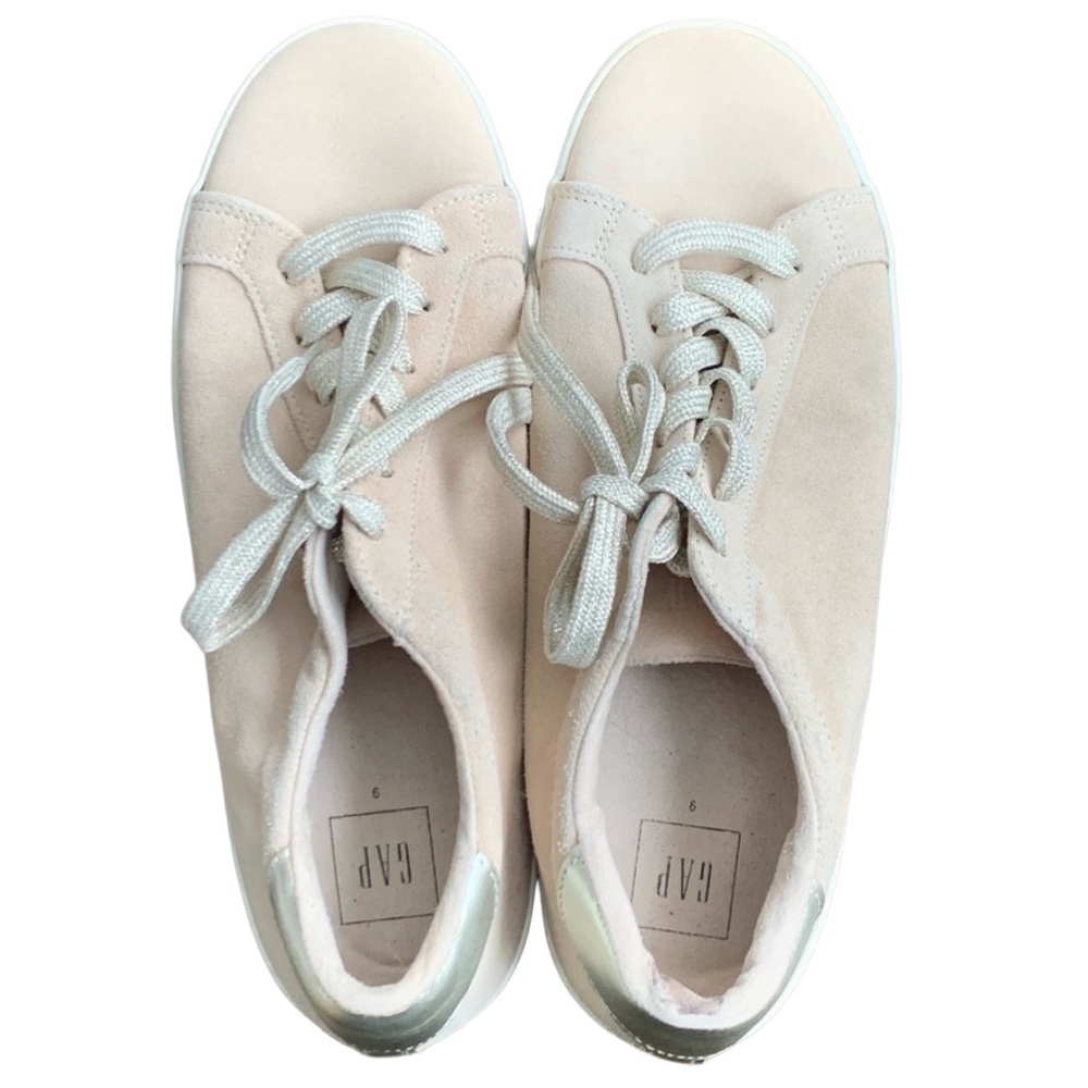 GAP Women’s Peach Suede Lace Up Sneakers Size: 9